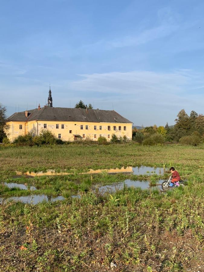 Zamek Ruda Nad Moravou Apartment Exterior foto